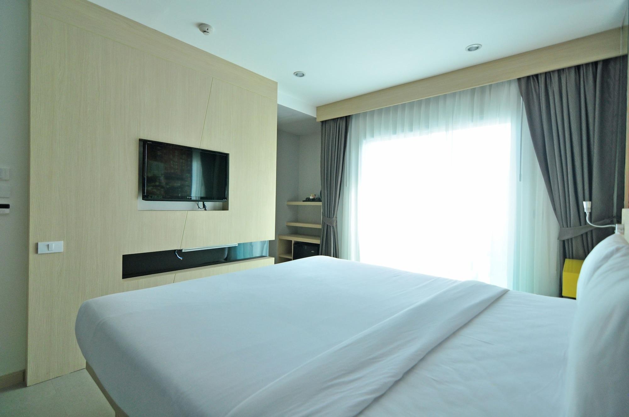 The Aim Patong Hotel Bagian luar foto