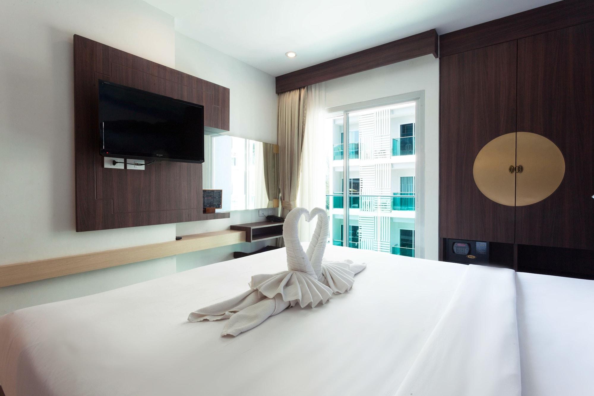 The Aim Patong Hotel Bagian luar foto