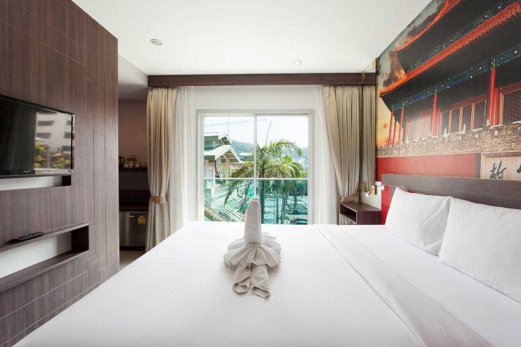 The Aim Patong Hotel Bagian luar foto