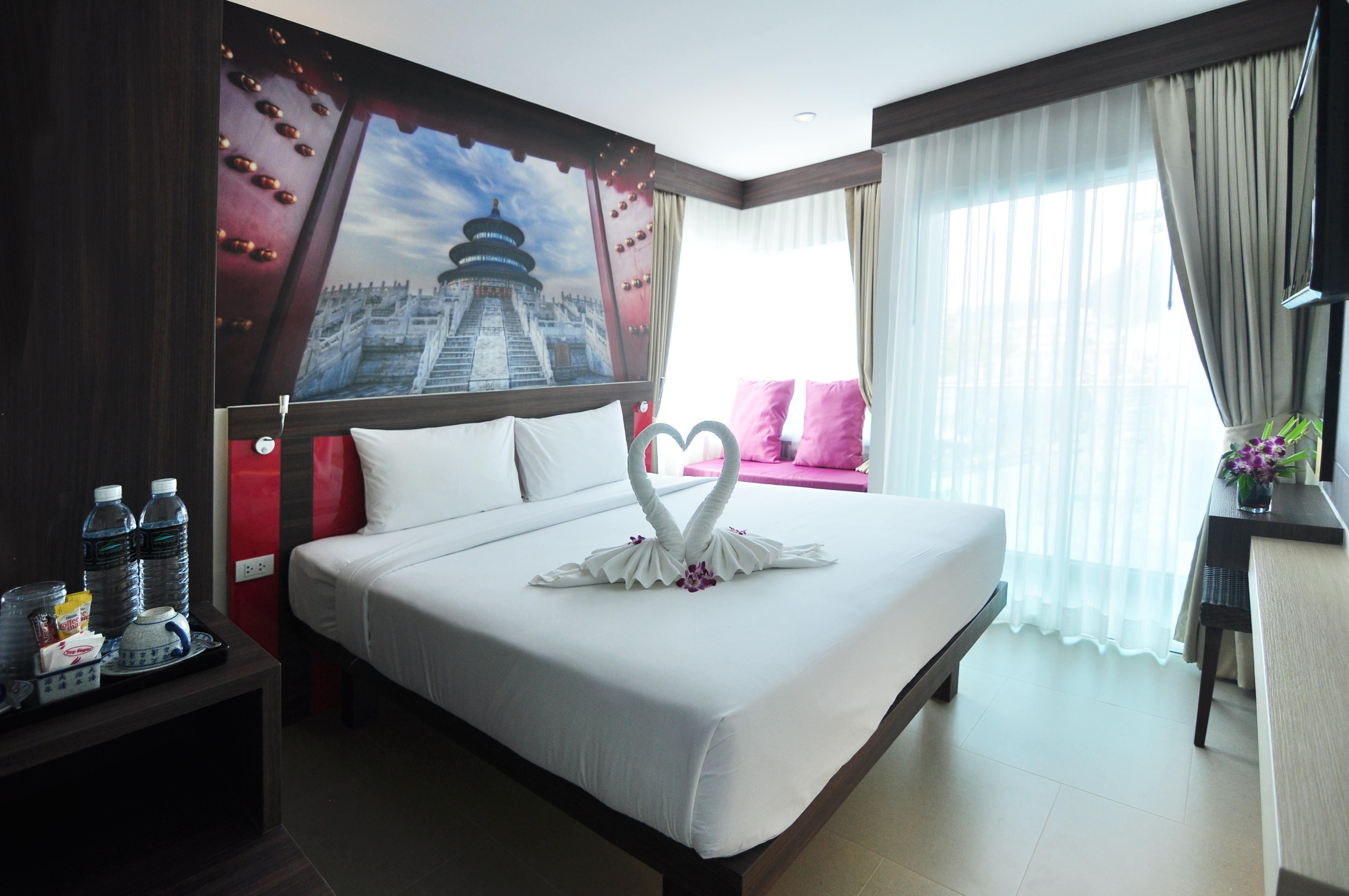 The Aim Patong Hotel Bagian luar foto