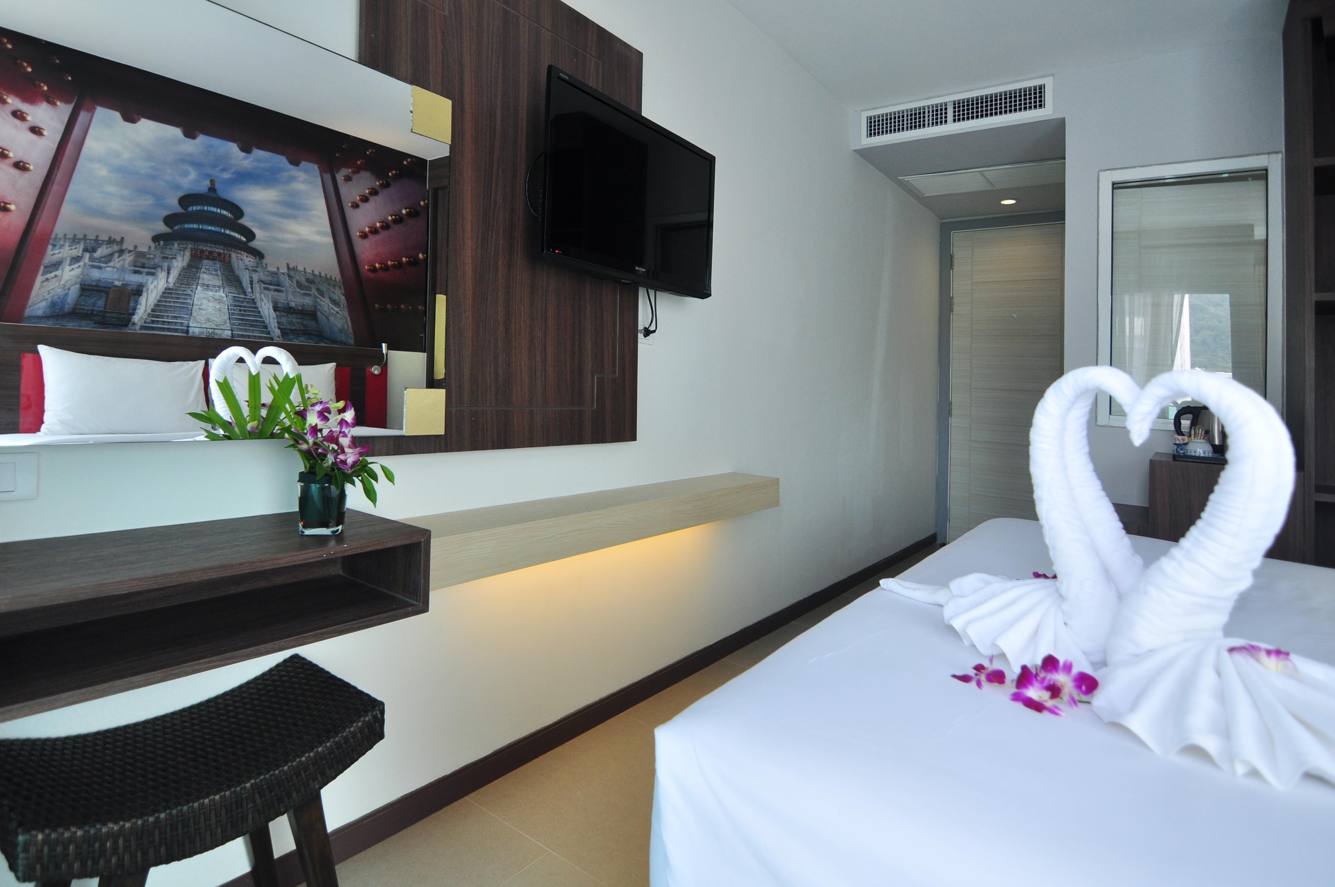 The Aim Patong Hotel Bagian luar foto