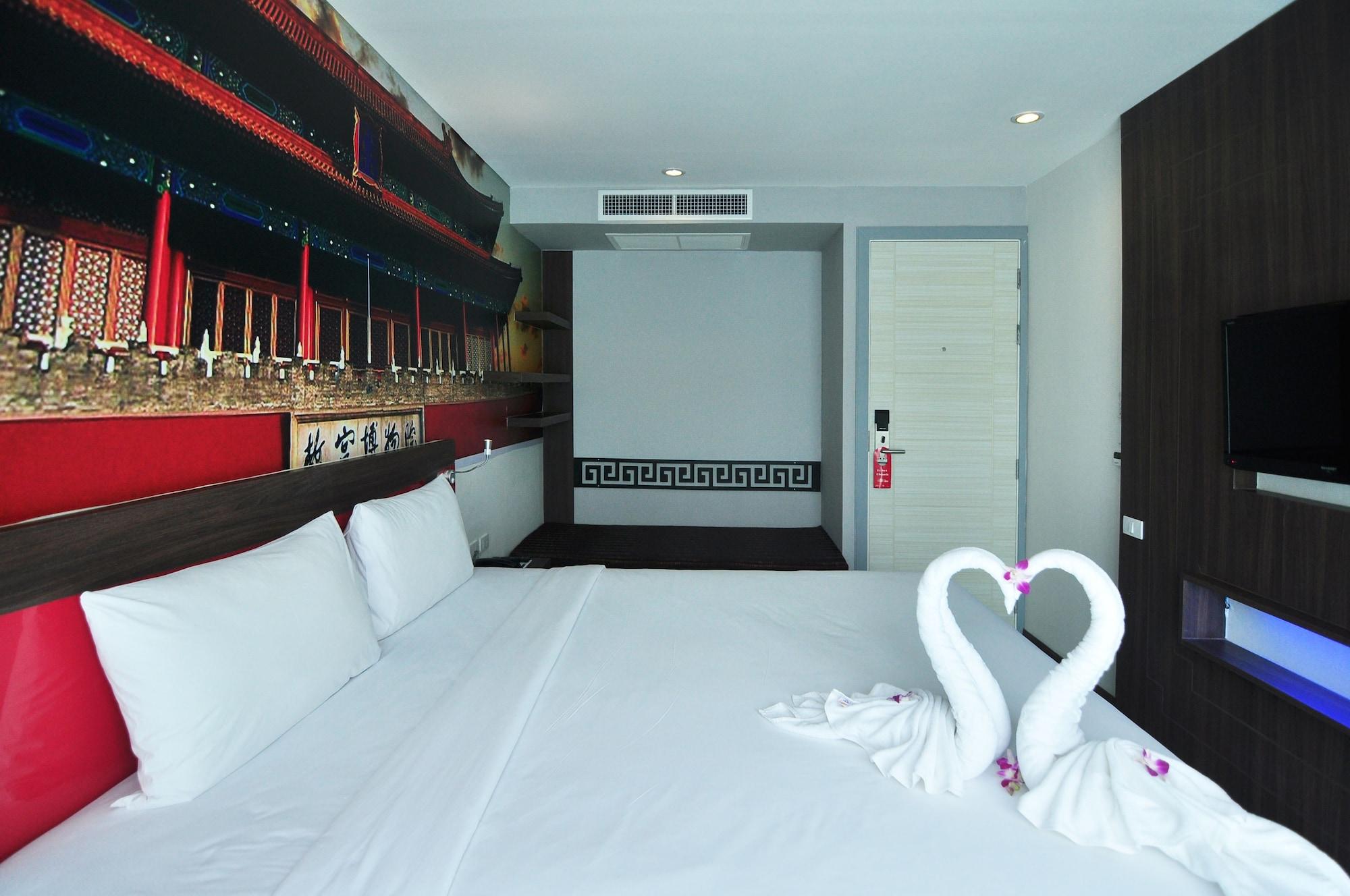 The Aim Patong Hotel Bagian luar foto