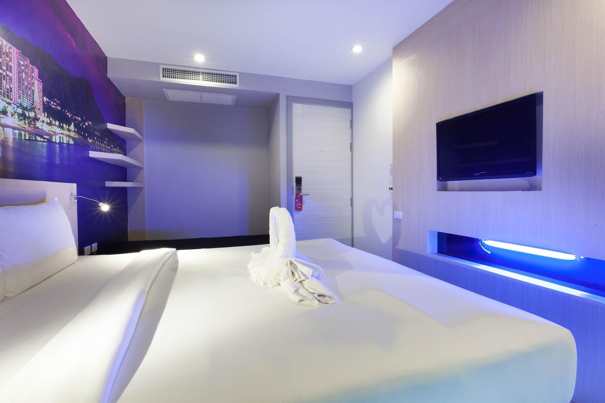 The Aim Patong Hotel Bagian luar foto